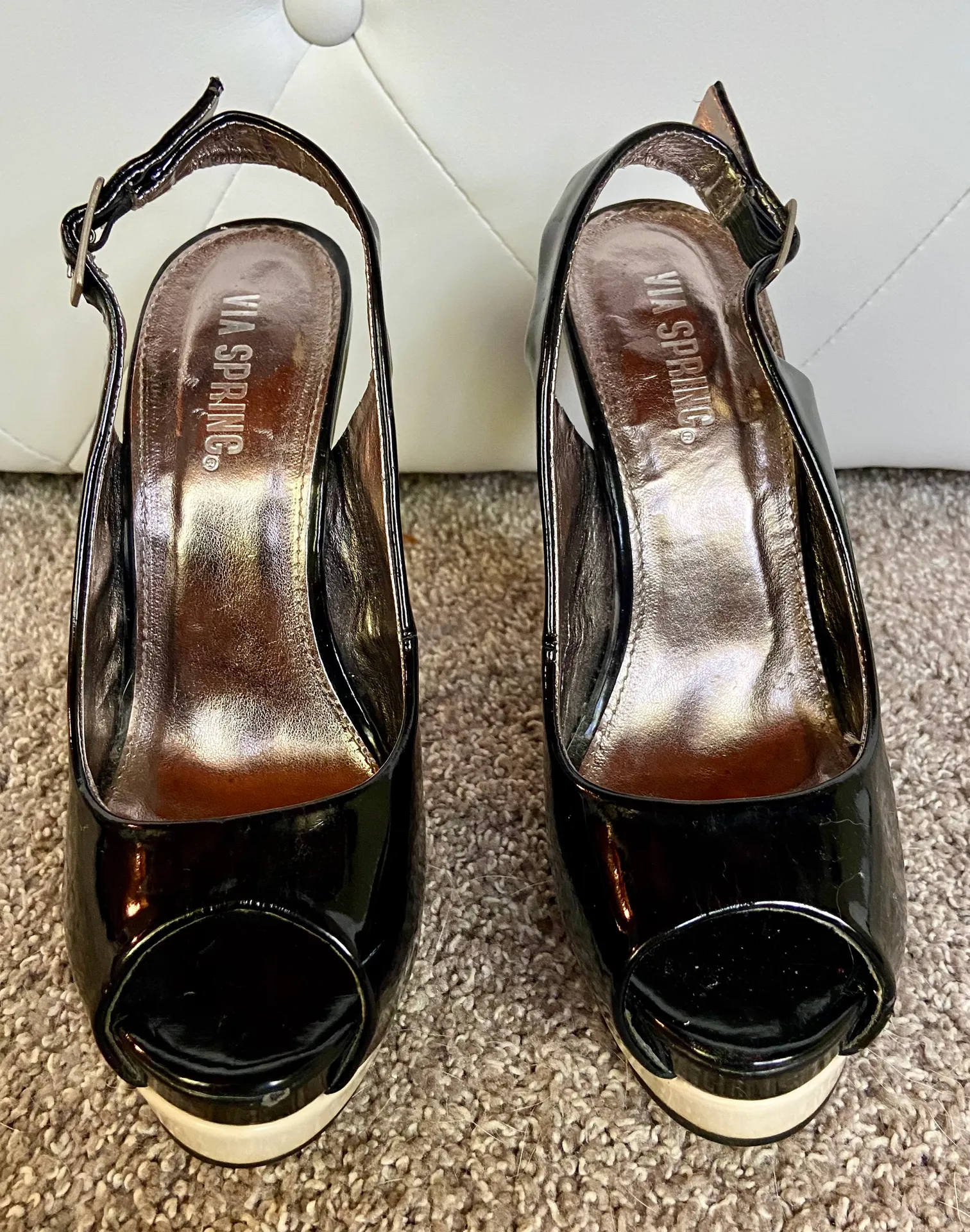 Via Spring Black Heels Size 6 - Image 3