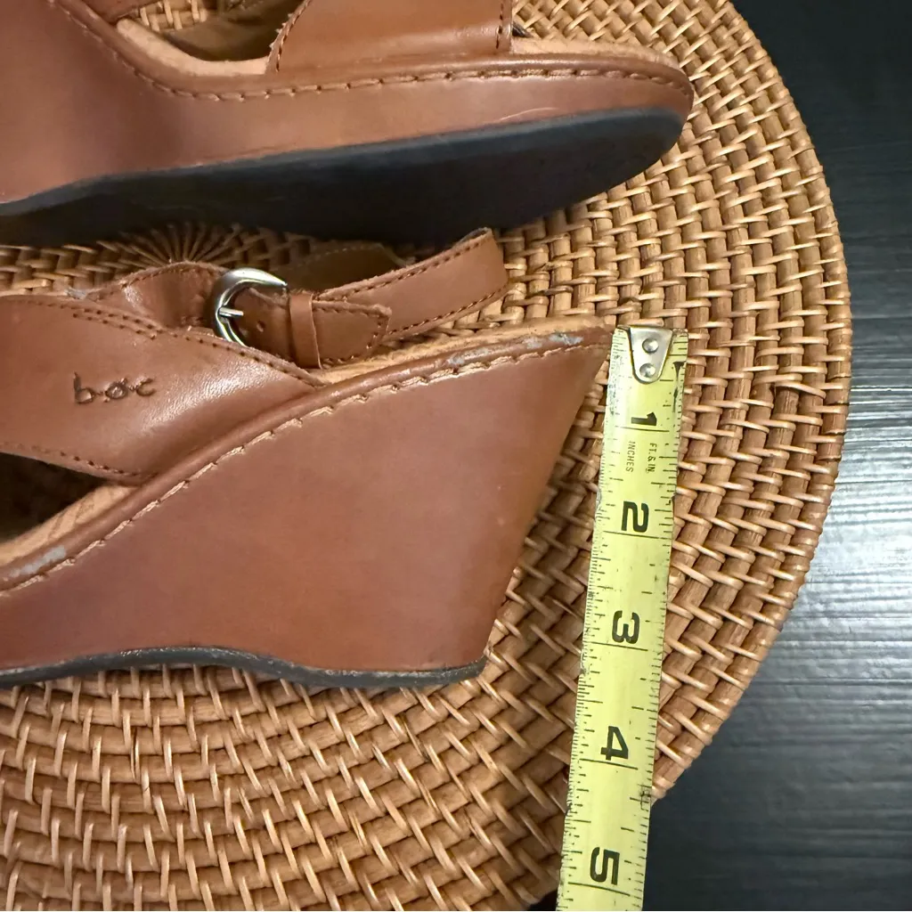 b.o.c. Tan Leather Wedge Sandals Brown Size 8 - Image 9