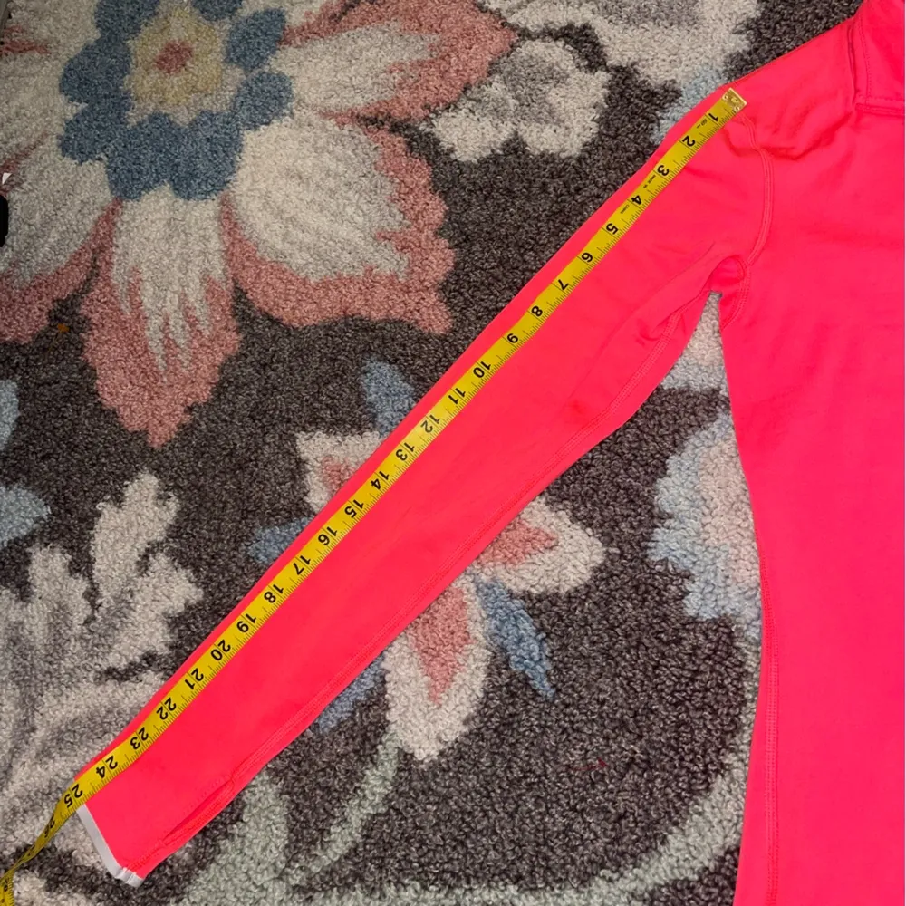 NIKE dri-fit half zip pull over size medium - Image 6