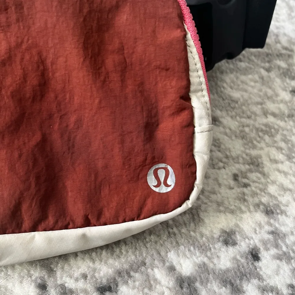 Lululemon Everywhere Belt Bag *1L - Image 4