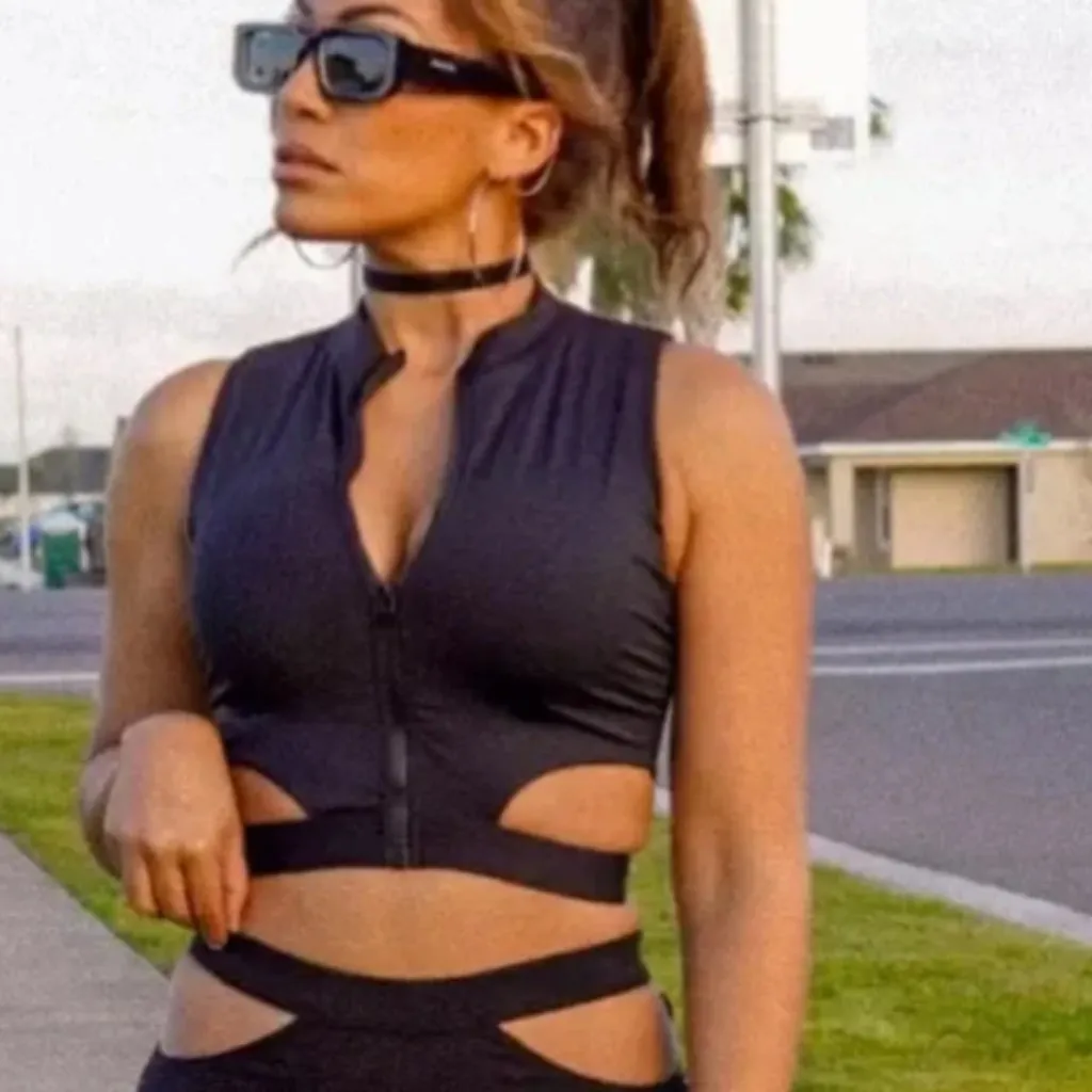 DEVON WINDSOR EMERY CROP TOP CUTOUT FULL ZIP BRA Small $98 Black - Image 4