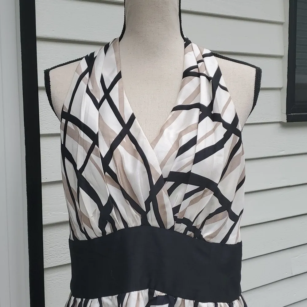 Jones New York Sleeveless V-Neck Dress with Pockets - Image 2