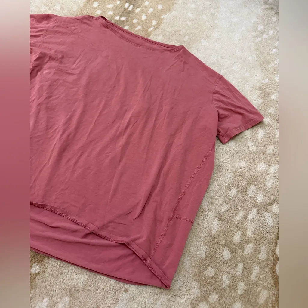 Lululemon Athletica back in action T-shirt women’s size 10 mauve pink - Image 3