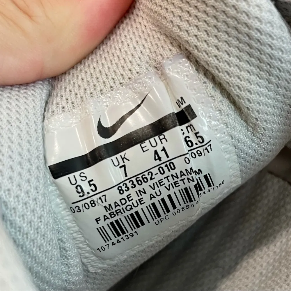 Nike Air Max Motion Running Athletic Shoes - Image 9