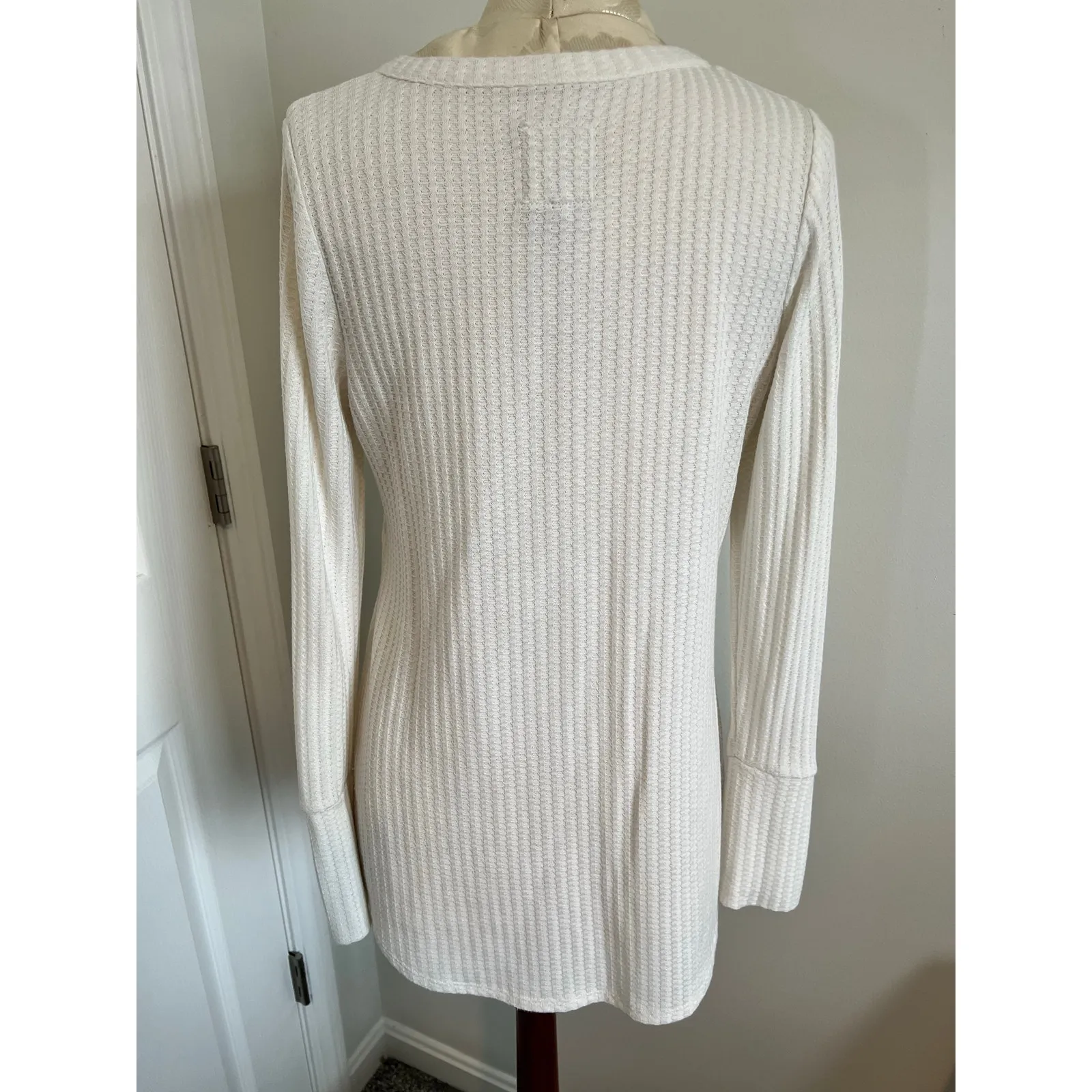 Chaser  Long Sleeve Henley Pullover Sweater Medium - Image 4