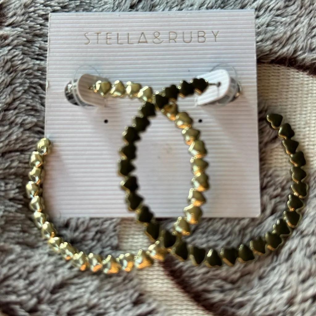 Stella & Ruby Gold Heart Hoop Earrings - Image 2