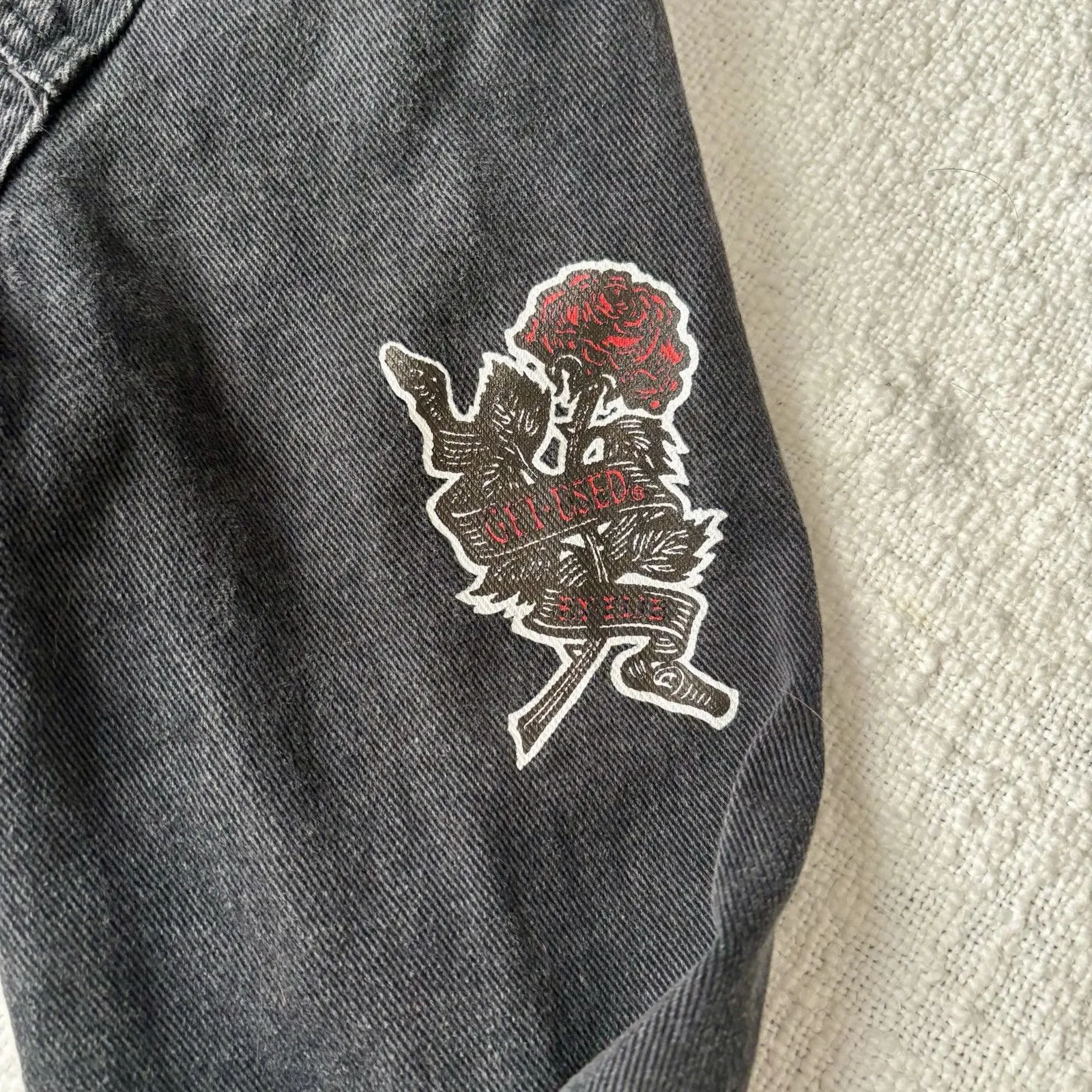 Women's Black Denim Jacket With Heart Floral Design Sz Medium Vintage Rare - Image 6