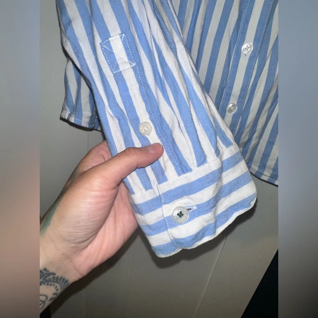 NWOT Abercrombie & Fitch Blue and White Stripe Button Down - Image 6