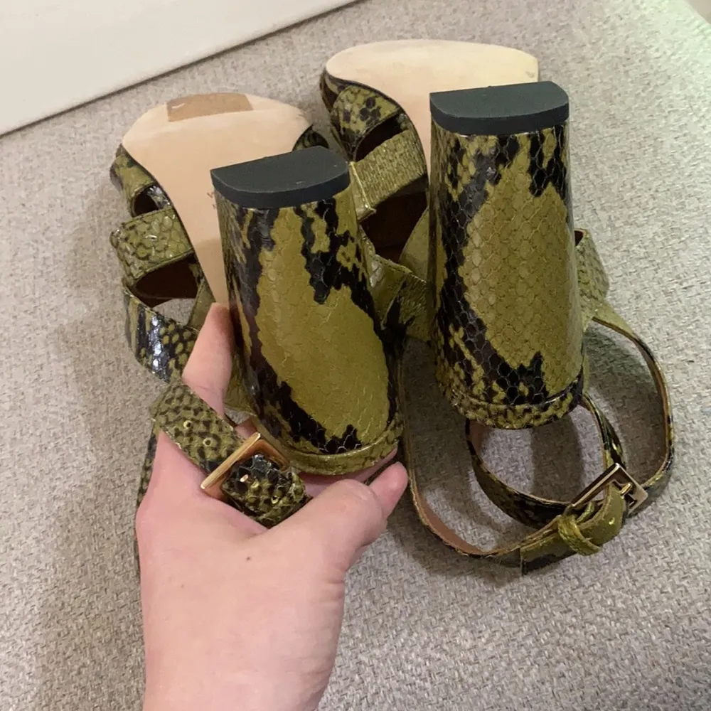 Paris Texas olive green snakeskin effect sandals size 39 EU - Image 9
