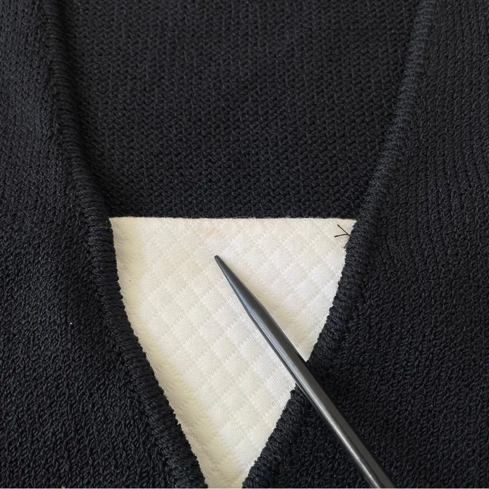 St John Black Blouse Full Zip Short Sleeves With Floral Knit Brooch Size 6 - Image 5