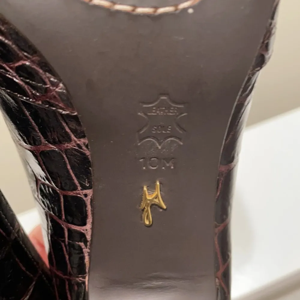 J. Vincent brown croc leather heel with bow size 10 - Image 6