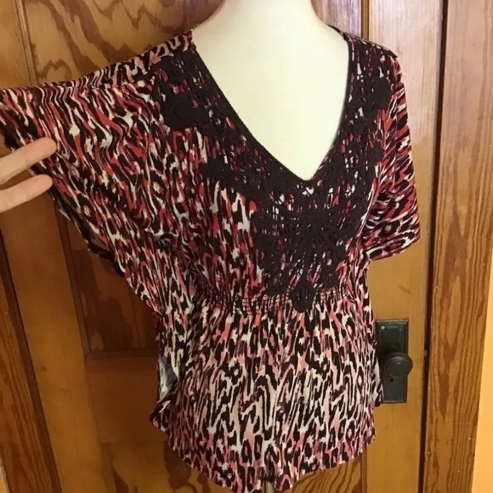 Y2K Lace Trim V-Neck Empire Waist Animal Printed Top - Image 10