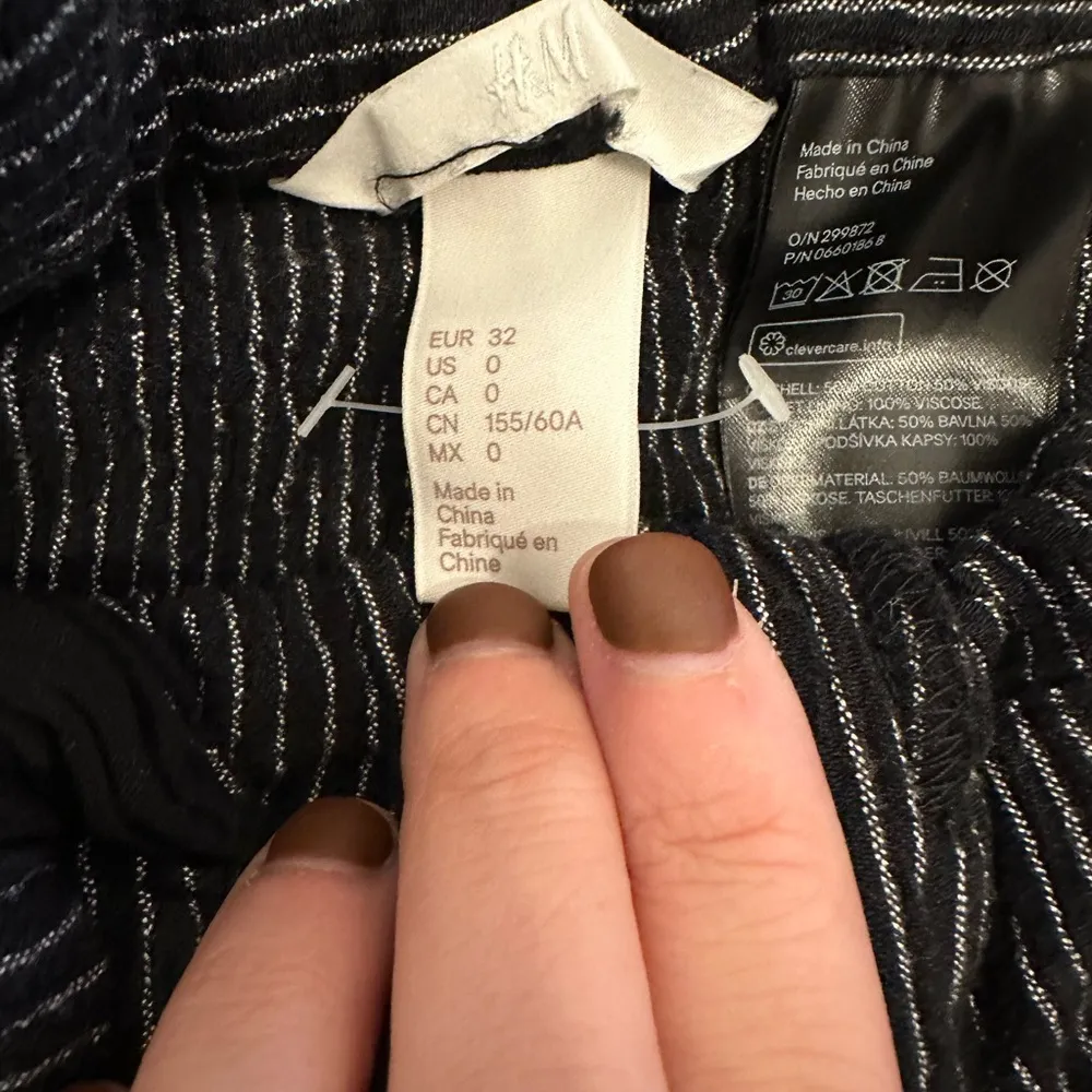 EUC- H&M High Waist Pinstripe Belted Shorts - Image 3