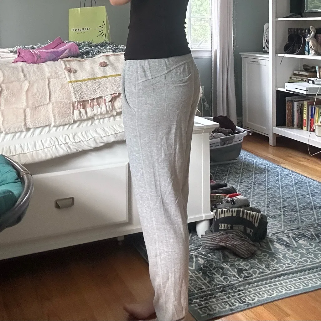 alo yoga fleece sweatpants - Image 3