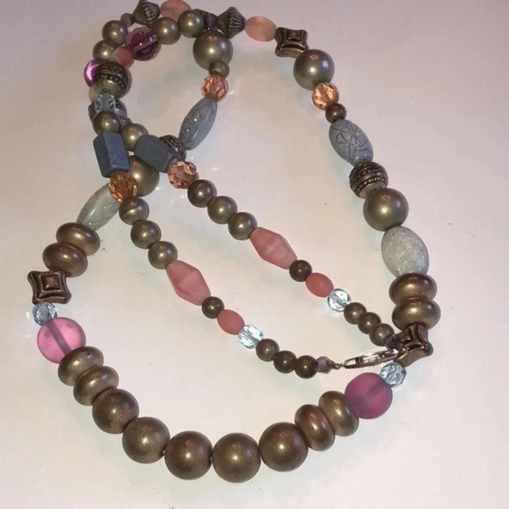 Vintage Beaded Carved Stone & Brass Frosted Clear Beads Necklace - Image 7