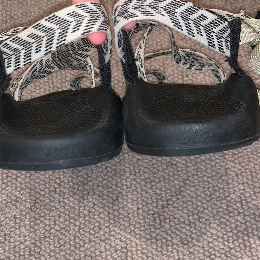 Chaco Black and Cream Sandals - Image 4