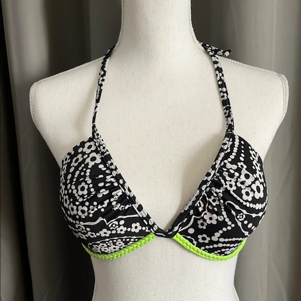 Black and Green Women's Swimwear Set - Image 6