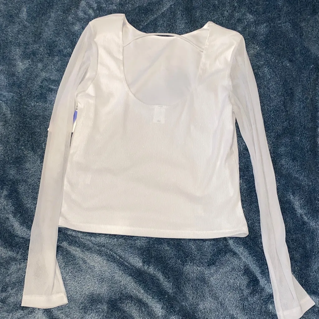 Abound Elegant White Long Sleeve Top - Image 4