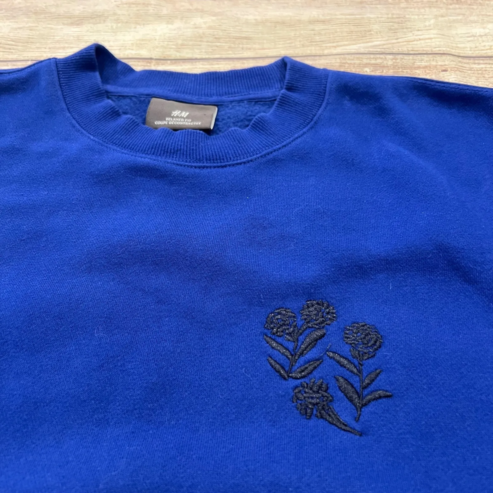 H&M Royal Blue Relaxed Fit Crewneck Sweatshirt Embroidered Flowers Size S‎ - Image 2