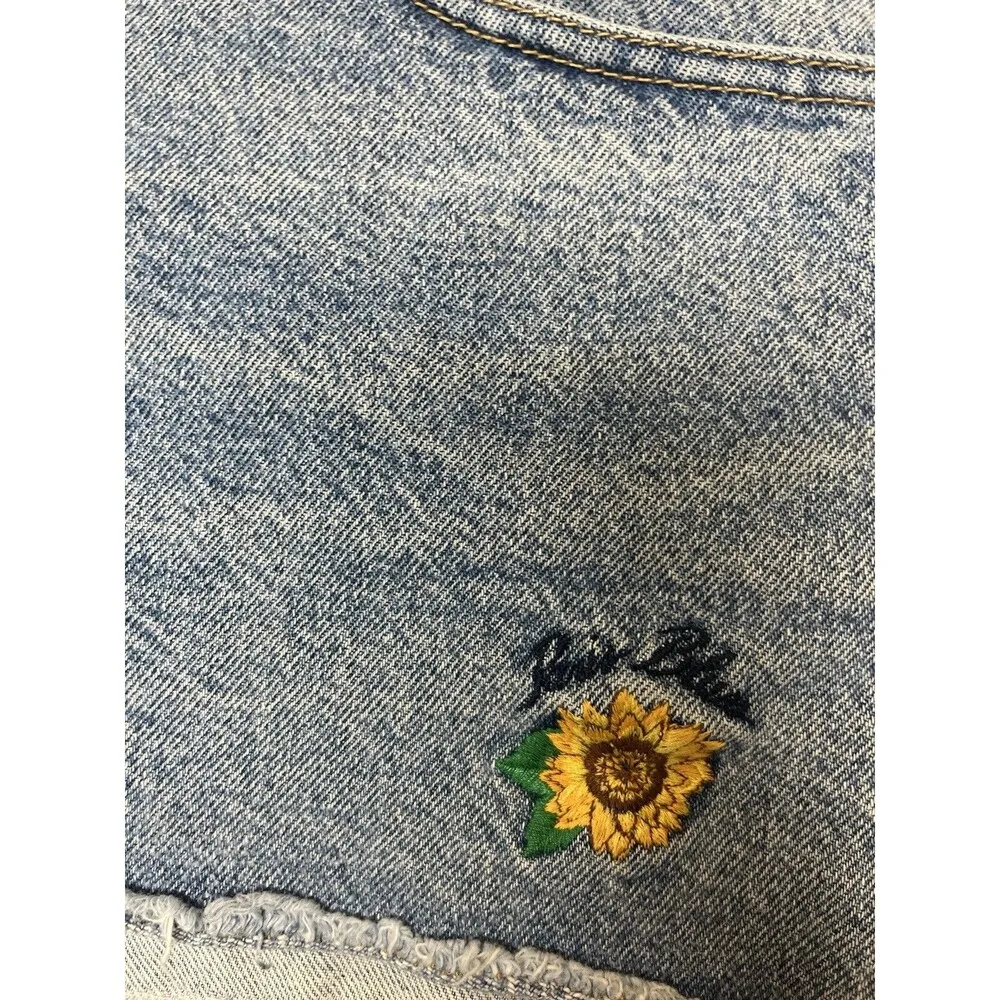 Vintage Medium Wash | 90s Embroidered Daisy Dukes Size  30 Hot Pants  Jean Denim - Image 8