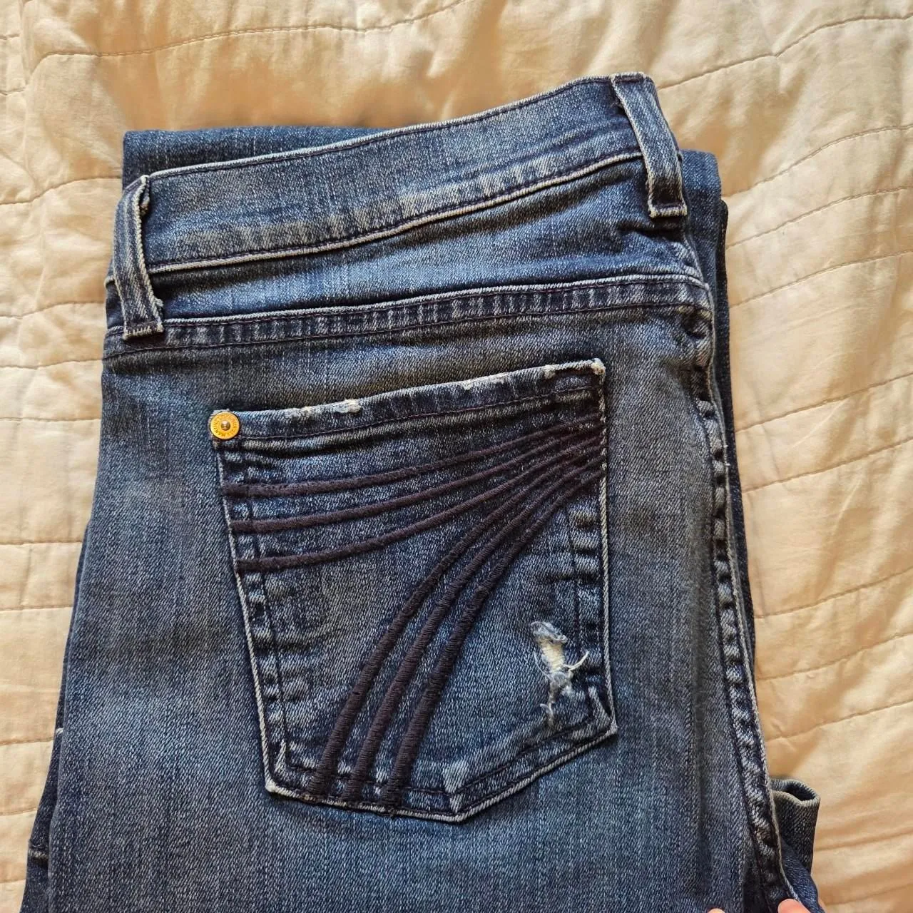 7-for-all-mankind Women's Blue and Navy Jeans - Image 4