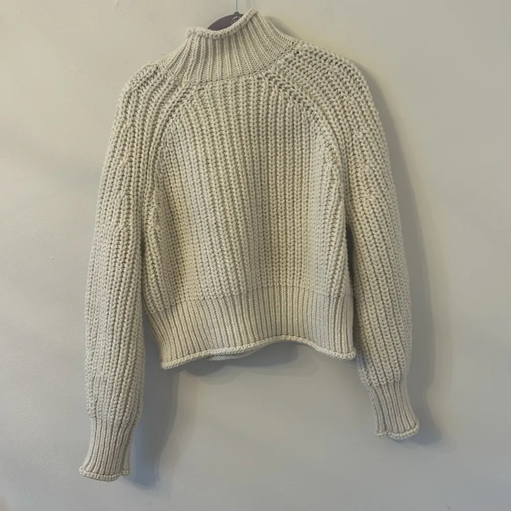 H&M Women's Cream Turtleneck Long Sleeves Knit Sweater Size Medium - Image 4