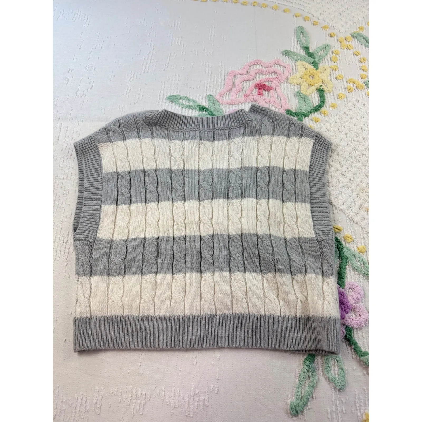 SO Cable Knit Sweater Vest Top - Striped S Gray Cream Cropped Preppy‎ Academia - Image 2
