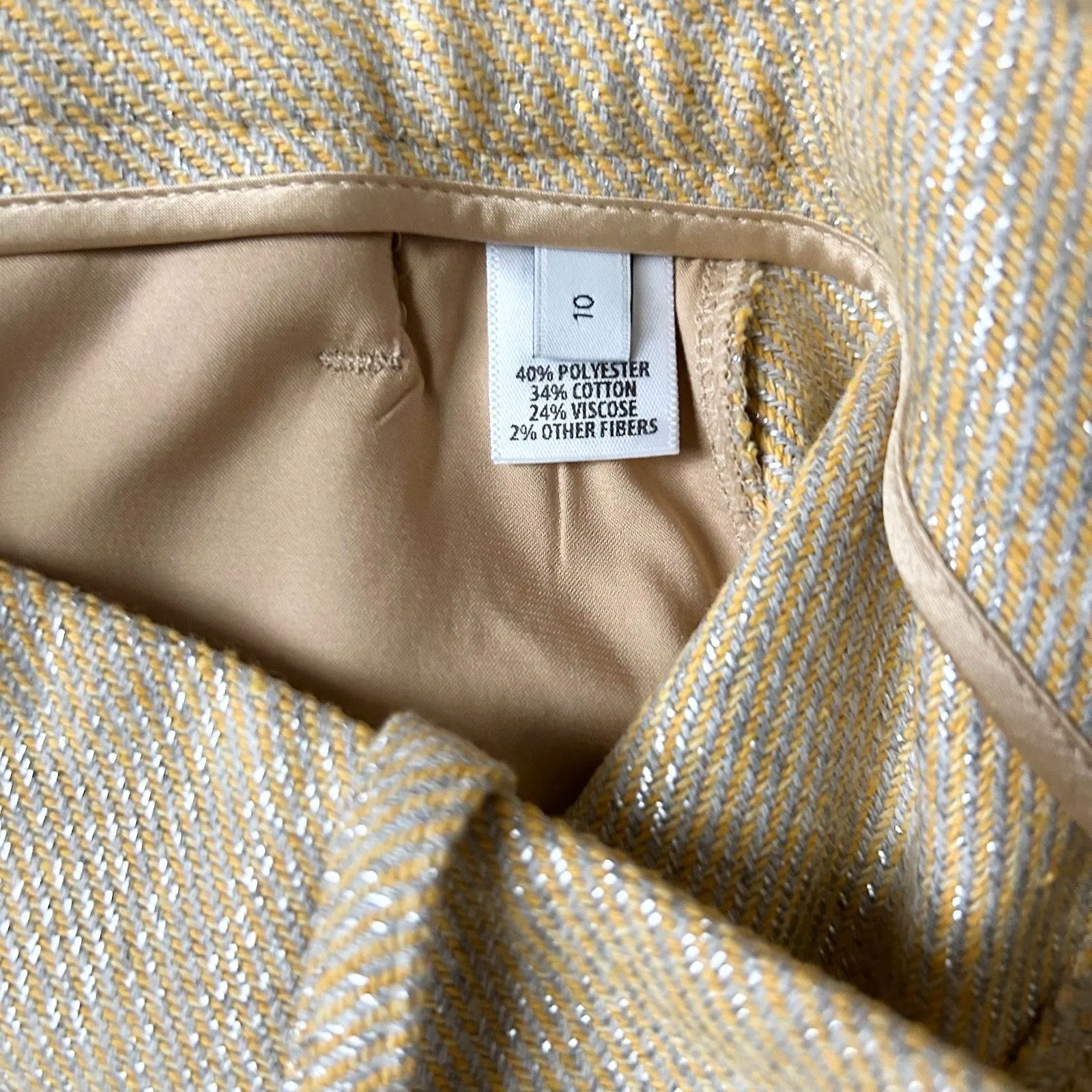 NEW St. John Metallic Twill Pintuck Ankle Pants in Silver Sunflower Gold Size 10 - Image 7