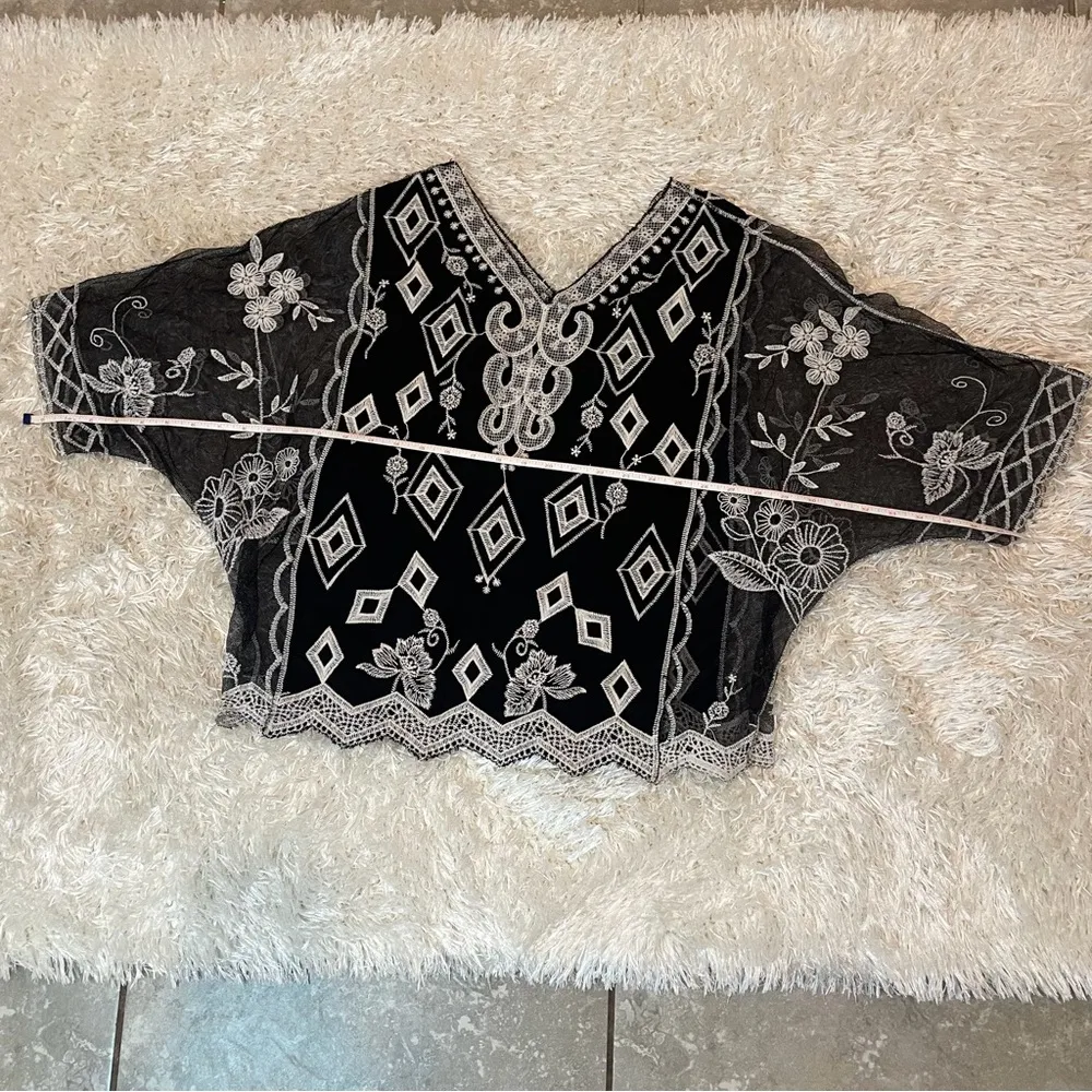 Ultra Pink Black Sheer Flowy Boho Top With Cream Embroidery Floral Size Medium - Image 12