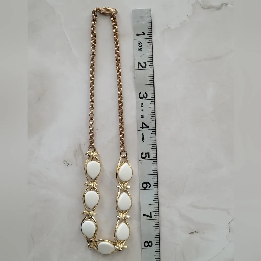 Vintage White Gold Tone Clip - Image 8