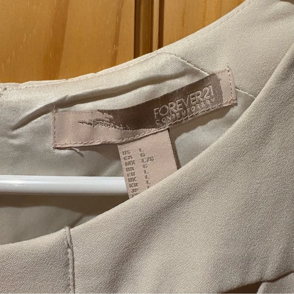 Forever 21 Women's Sleeveless Dress off white Sz L open detail front color - Image 5