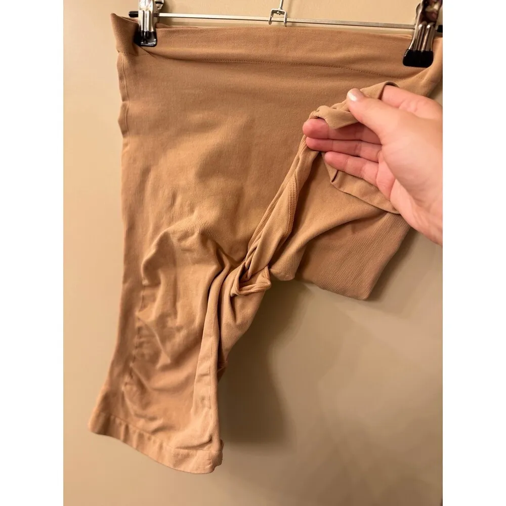 Skims Seamless Sculpt Mid Thigh Short Size 2X/3X
Ochre - Image 7