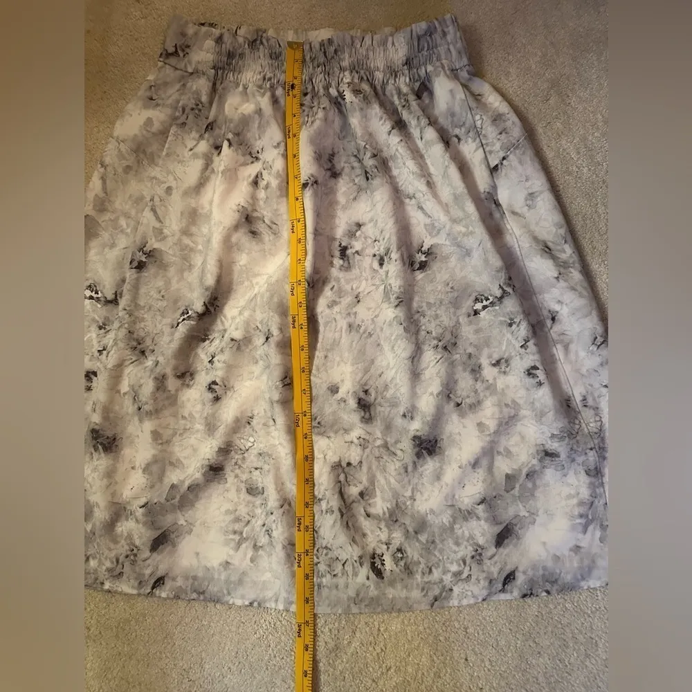 Lululemon Lightweight Pull-On High Rise Midi Skirt
Aquila Rhino Grey Multi Sz 10 - Image 6