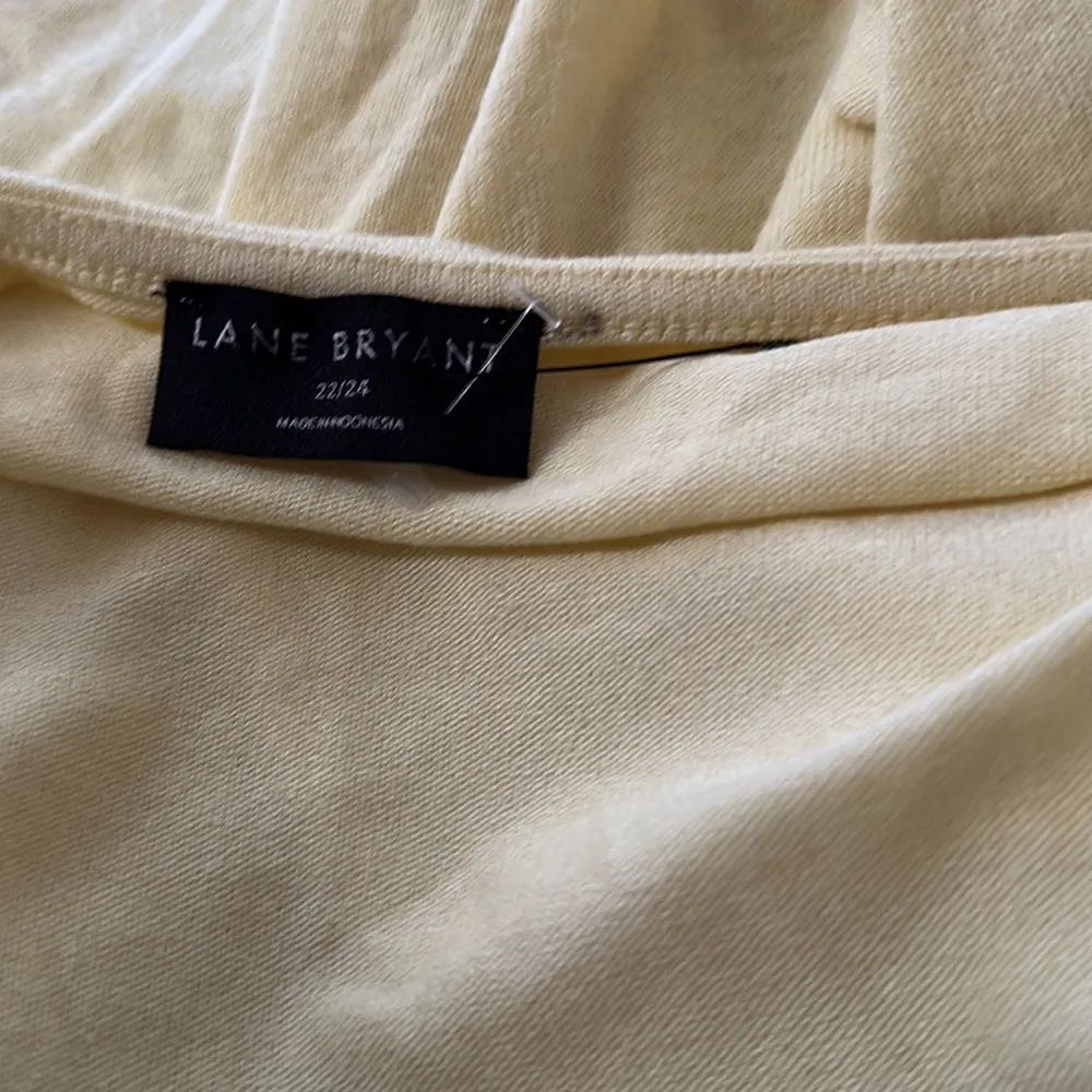 NWOT LANE BRYANT Classic Faux-Wrap Ruched-Side Top SZ-22/24 Pale Yellow - Image 6