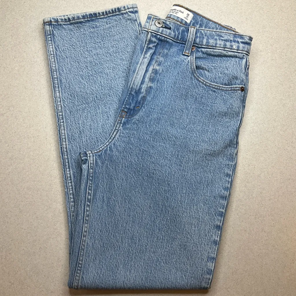 A&F 90’s Straight Jean 28 Regular‎ Ultra High Rise Medium Wash NWOT - Image 3