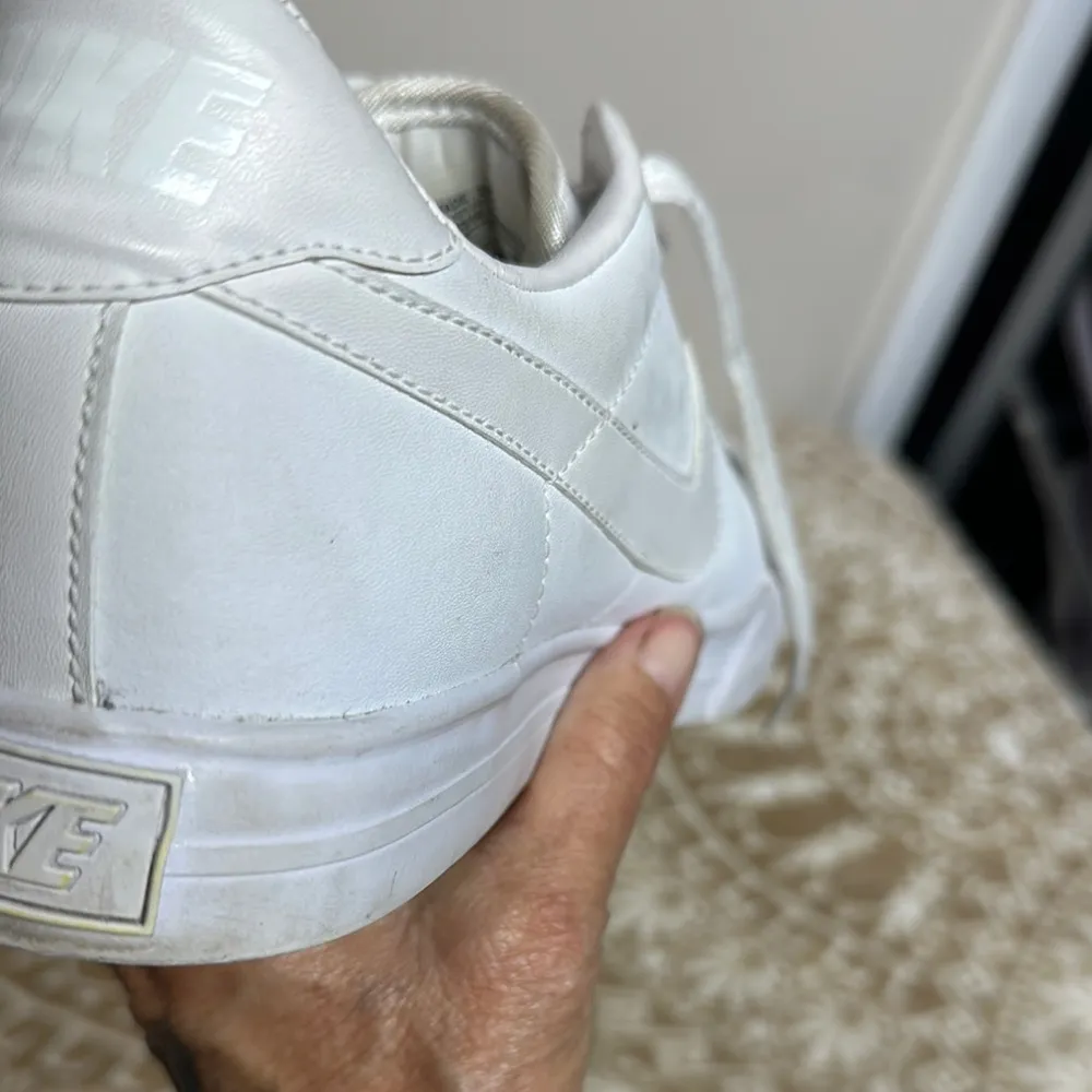 Nike White Athletic Shoes Classic Design - Image 4