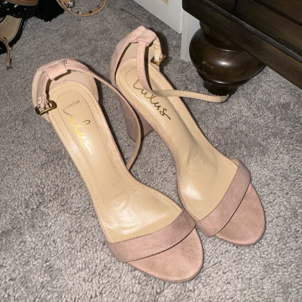 Lulu’s dusty rose heels - Image 3