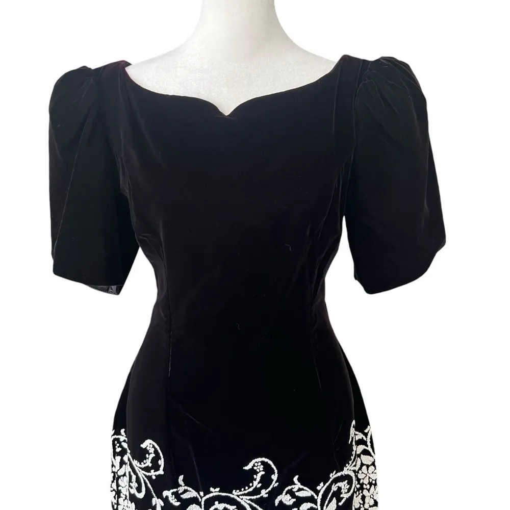 JESSICA MCCLINTOCK Gunne Sax Black Velvet Embroidered Puff Sleeve Dress Sz 9/10 - Image 2
