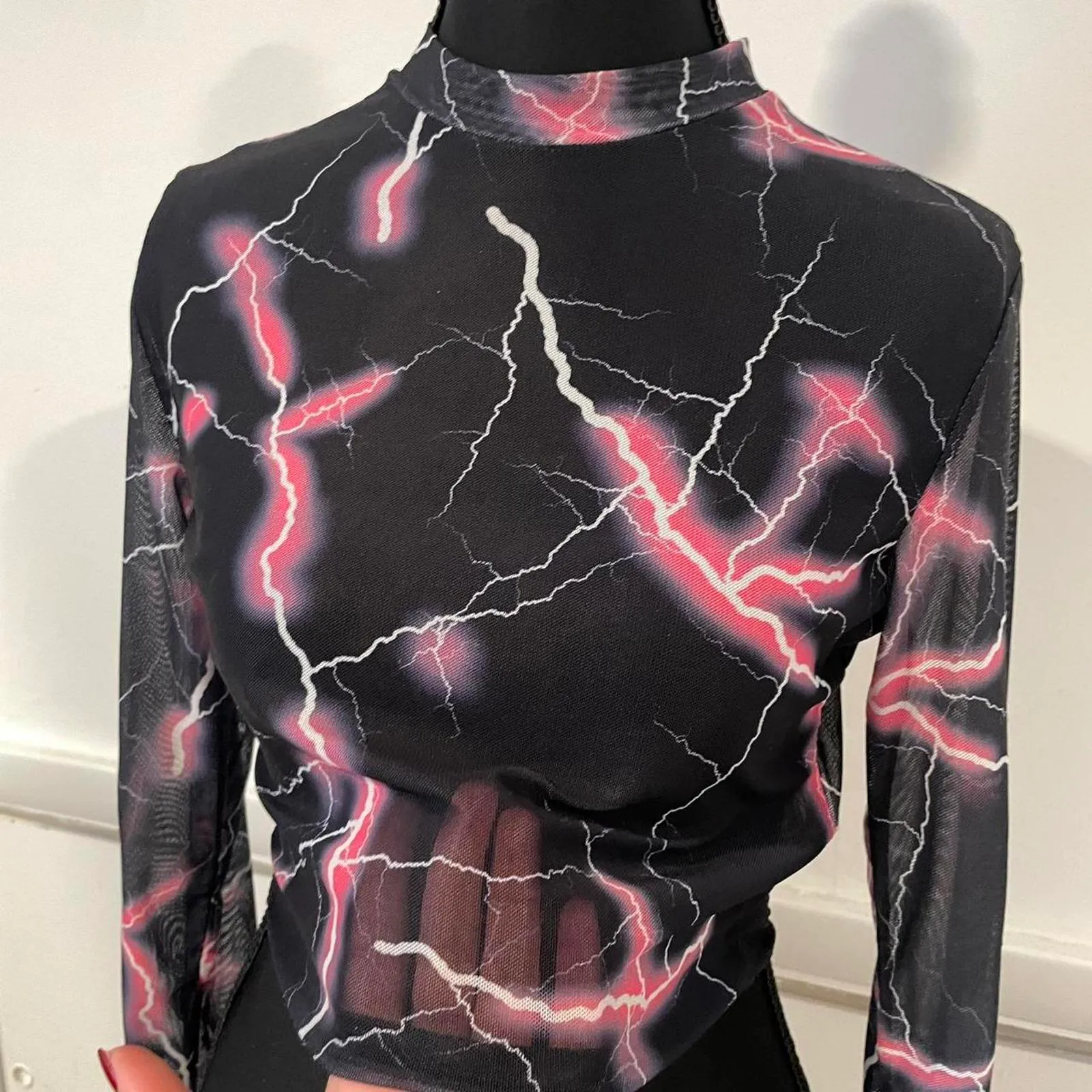 Black and pink lightning print mesh top. avidlove size small - Image 2