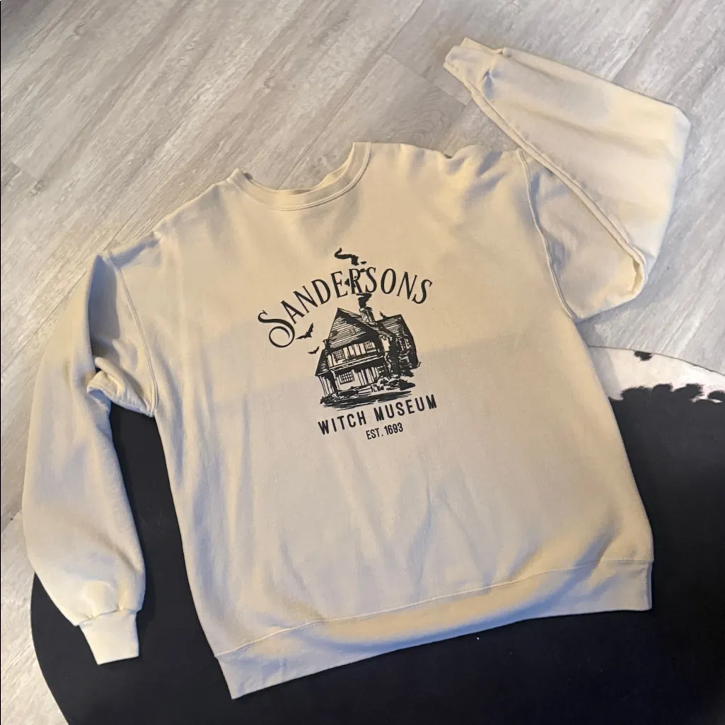 đNWOTâ˘Sandersons Sistersâ˘Witch Museumâ˘Womanâs CrewNeck Sweatshirtâ˘Size:XLđ Tan - Image 3