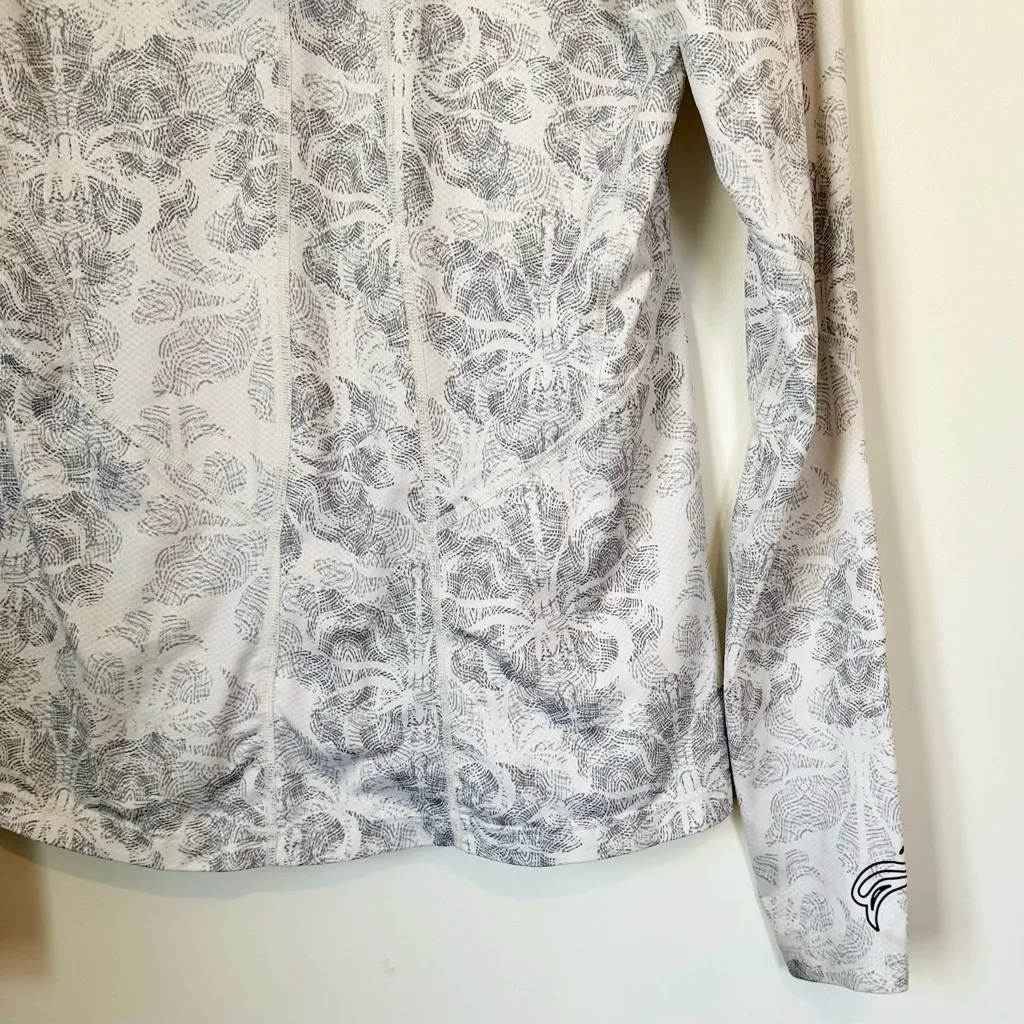 REI White and Gray Patterned Hooded Long Sleeve - Image 7