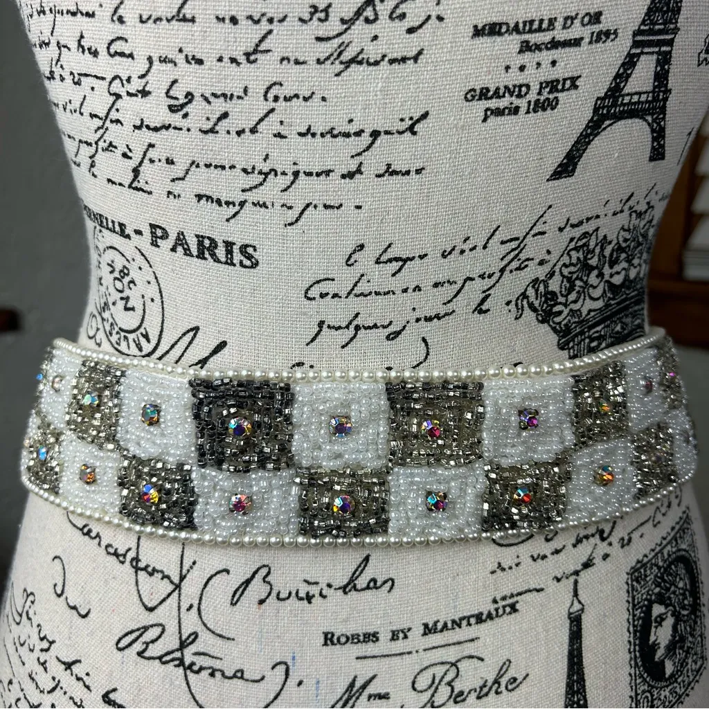 Vintage Checked Heavily Beaded Silver And Pearl Round Buckle Bling Belt Size 36 - Image 5