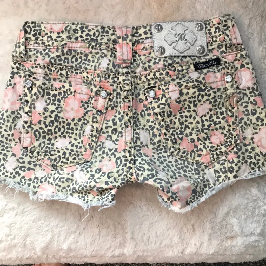 HP🎉🐆MISS ME Shorts - Image 4