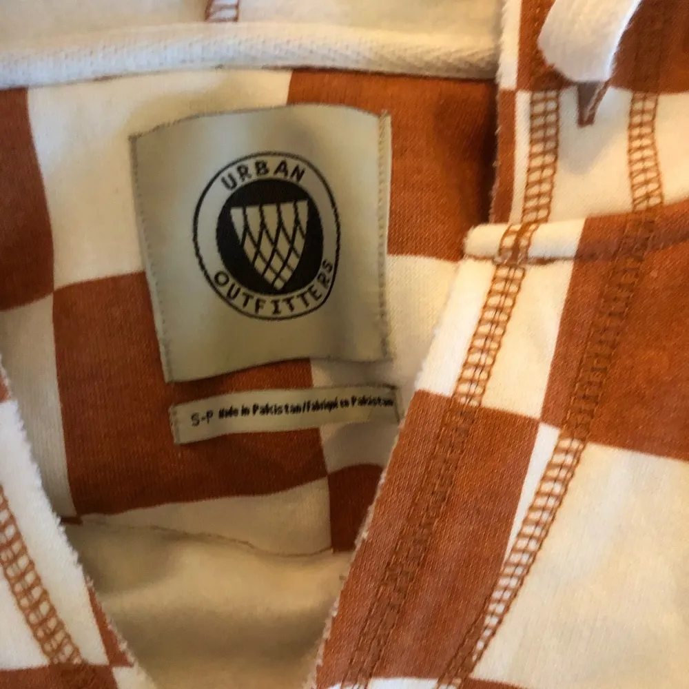 Range and white checkered crop hoodie never worn - Image 3