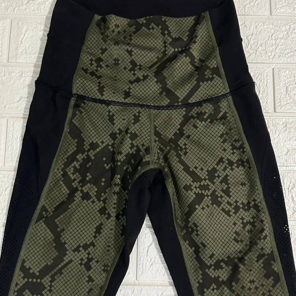 Lululemon Leggings size 4 - Image 3