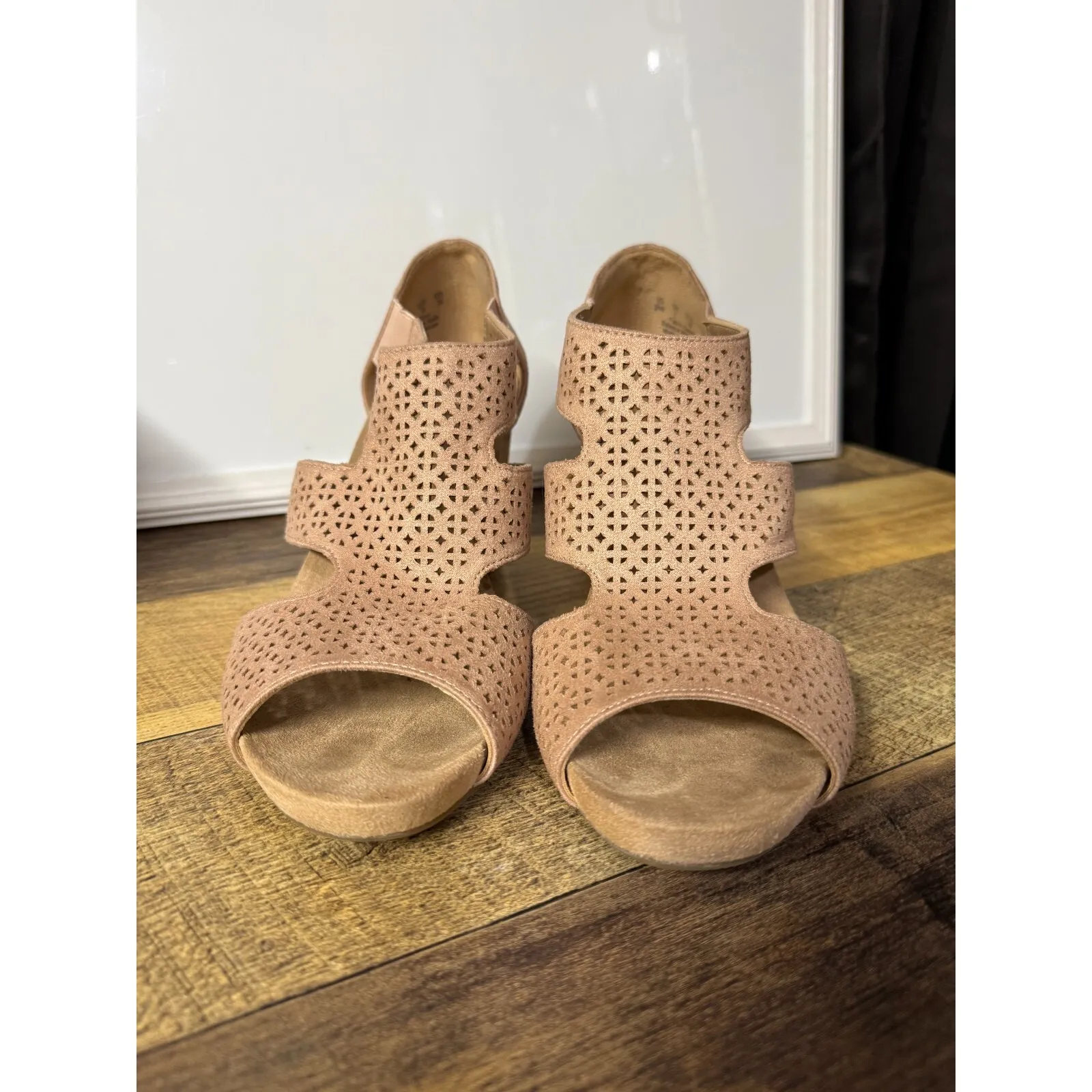 Life‎ Stride Soft Systems Faux Suede Cork Beige Heidi Wedge Sz 9W Sandal Comfort - Image 3