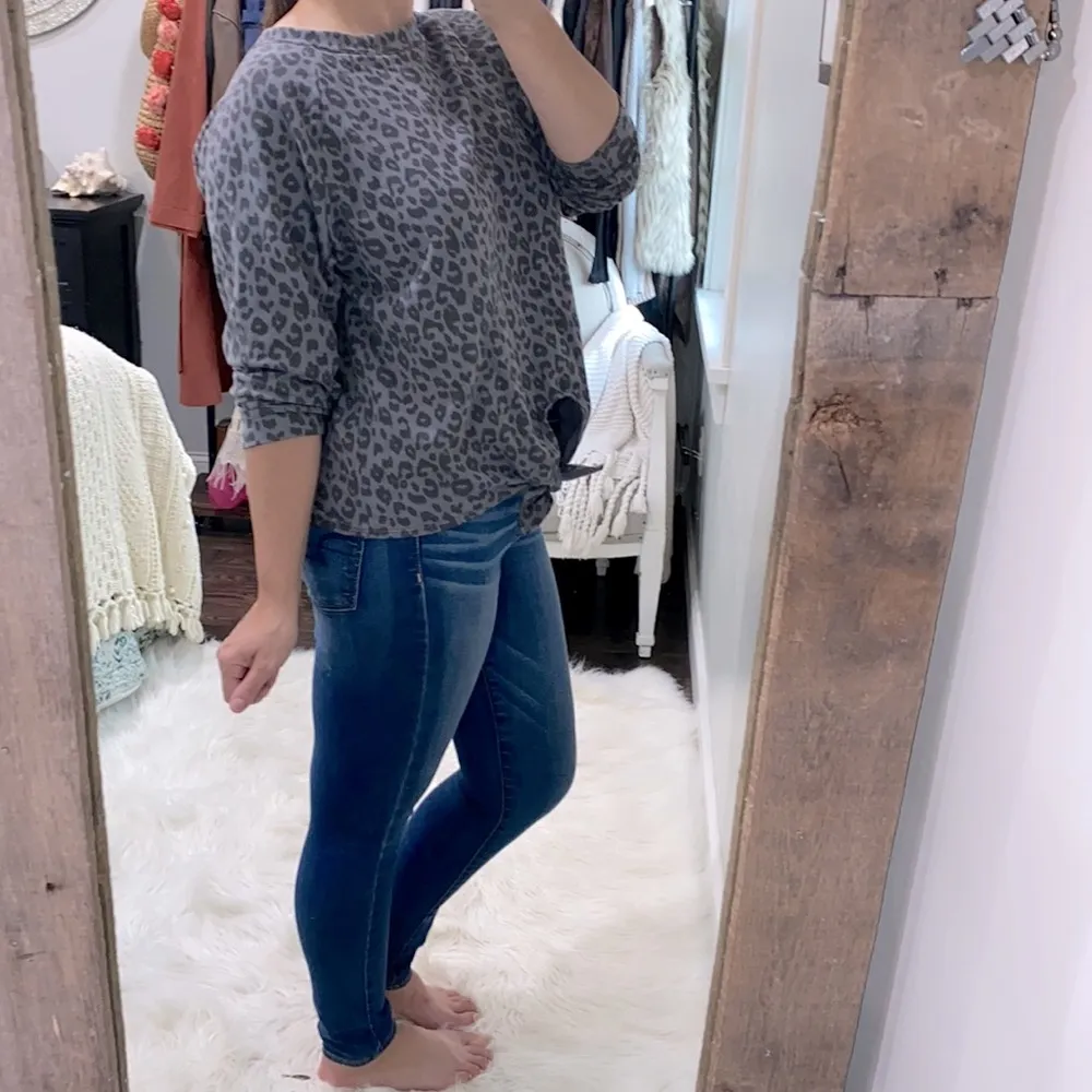 URBAN ROMANTICS grey leopard print sweatshirt top new with tags - Image 3