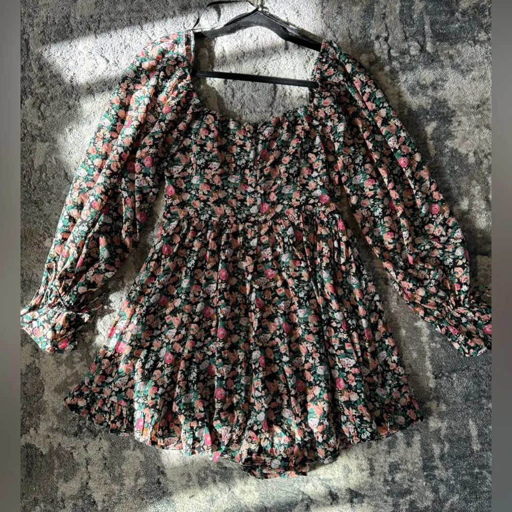 Urban Outfitters Kiss the Sky Size Small Black Floral Long Sleeve Romper - Image 6