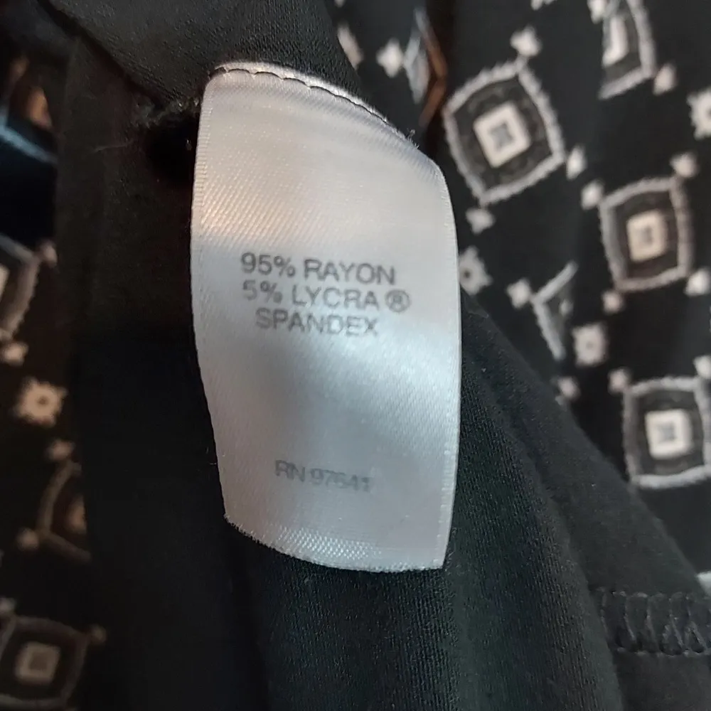 J. JILL Wearever Collection Black White Gray Geometric Pattern Tunic Blouse Top - Image 7