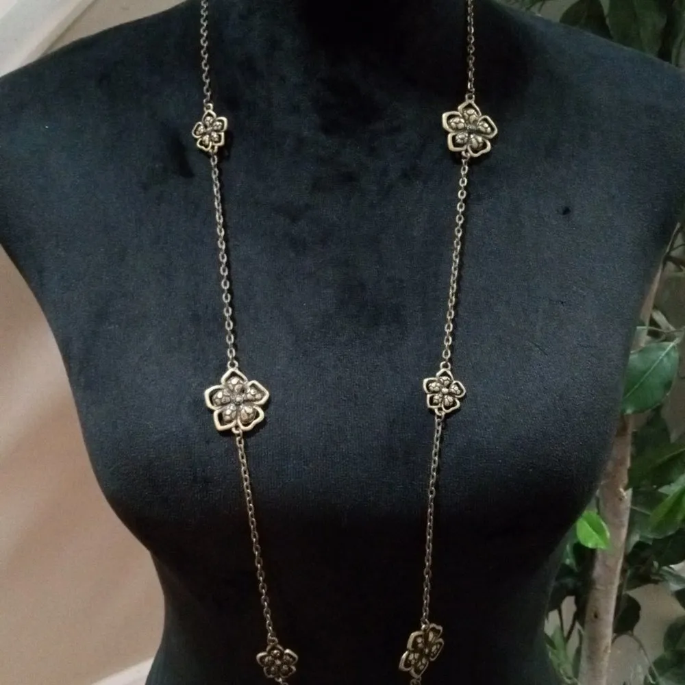 Women Fashion Chunky Gold Tone Carved Charm Floral Art Long Chain Necklace - Image 4